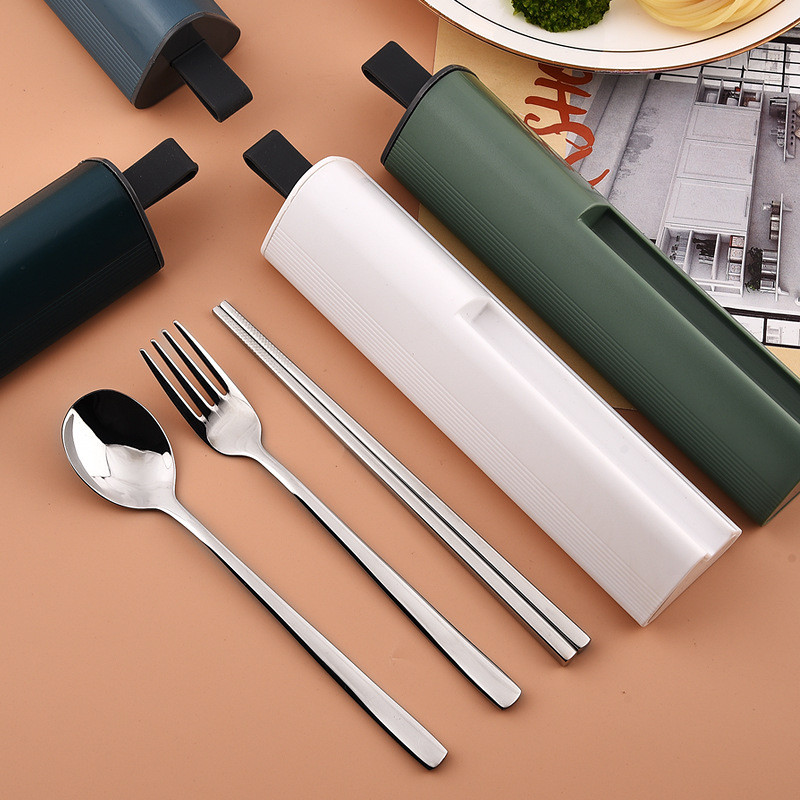 Uus kaasaskantav söögiriistade komplekt Kvaliteetne roostevabast terasest lauanõude komplekt Kahvel lusikas söögipulk Matkareisi söögiriistade komplekt karbiga