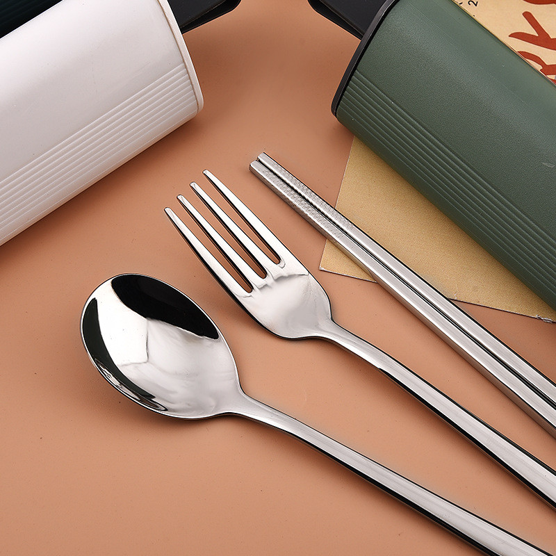 Uus kaasaskantav söögiriistade komplekt Kvaliteetne roostevabast terasest lauanõude komplekt Kahvel lusikas söögipulk Matkareisi söögiriistade komplekt karbiga