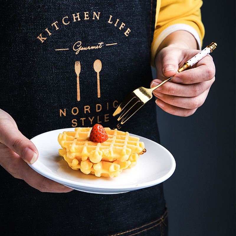 Roostevabast terasest kuldne koogikahvel, keraamiline pika käepidemega puuviljakahvel, küpsetised, mida kasutatakse tigude kahvlite vahekaardil.