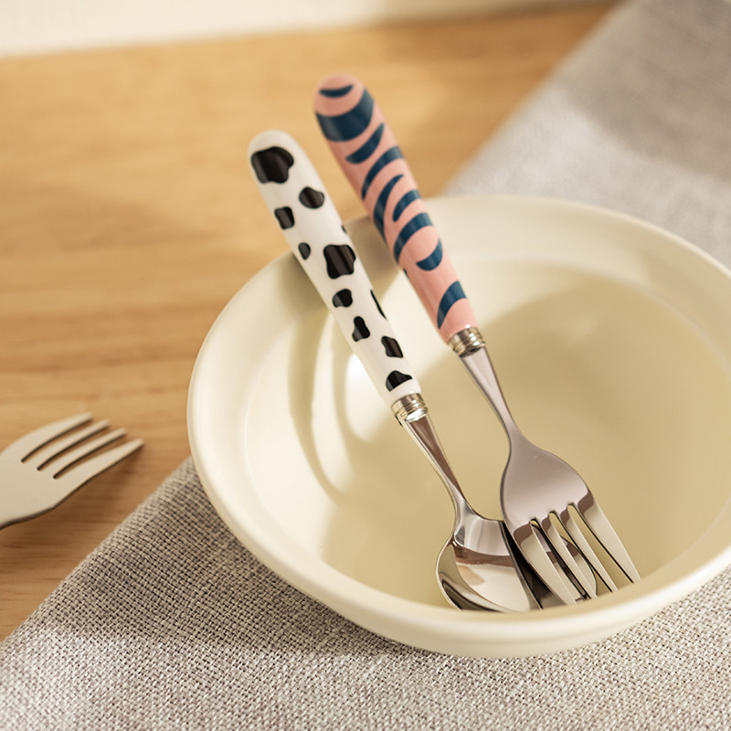 Roostevabast terasest magustoidu lusikas laste riisilusikas söögiriistad koogikahvel Köök sööginõud Sebra Leopard Lehma muster