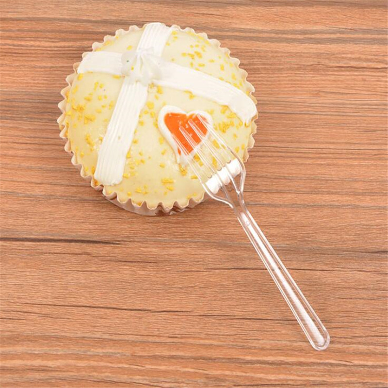 100 tk/pakk Läbipaistvad ühekordsed kahvlid peoks grillipulgad Varraste komplekt Kodu Söömine Plastikust toidust koogile puuviljakahvel