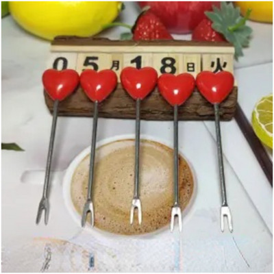 Armas punane armastav süda roostevabast terasest puuviljakahvlid Plastikust kahvel puuviljakoogi jaoks vorstikahvel Toiduvalik lastele Kahvlitele