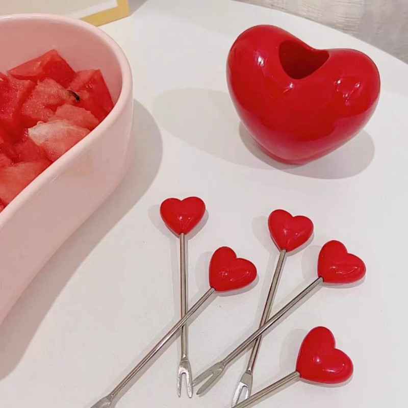 Armas punane armastav süda roostevabast terasest puuviljakahvlid Plastikust kahvel puuviljakoogi jaoks vorstikahvel Toiduvalik lastele Kahvlitele
