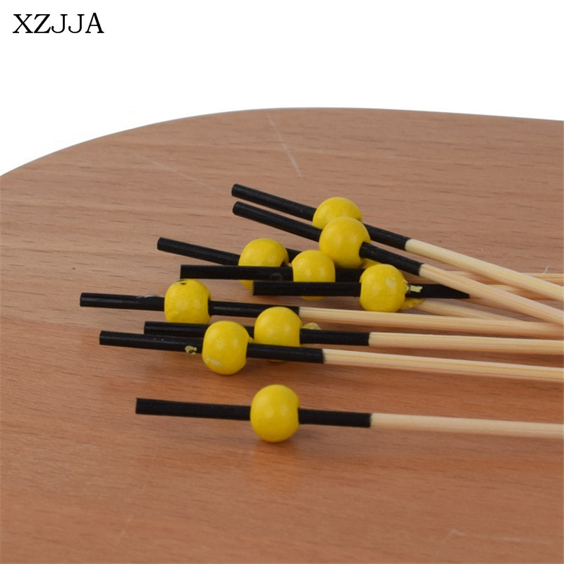 XZJJA 100 tk Lauanõud Bambusest puuviljakahvlid Puuviljad magustoidud peotarbed Rootsi lauapulgad Bento kasti tarvikud Valikud toidukaunistused