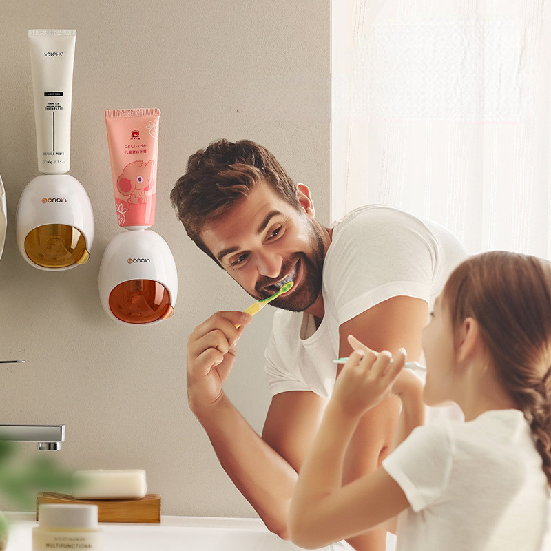 Seinale kinnitatav majapidamises kasutatav automaatne hambapasta pressimismasin Vannitoa väikesed tarvikud