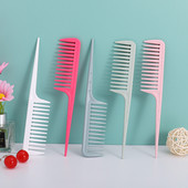 Plaukų formavimo šukos su plačiomis dantimis, mažinančios plaukų slinkimą.