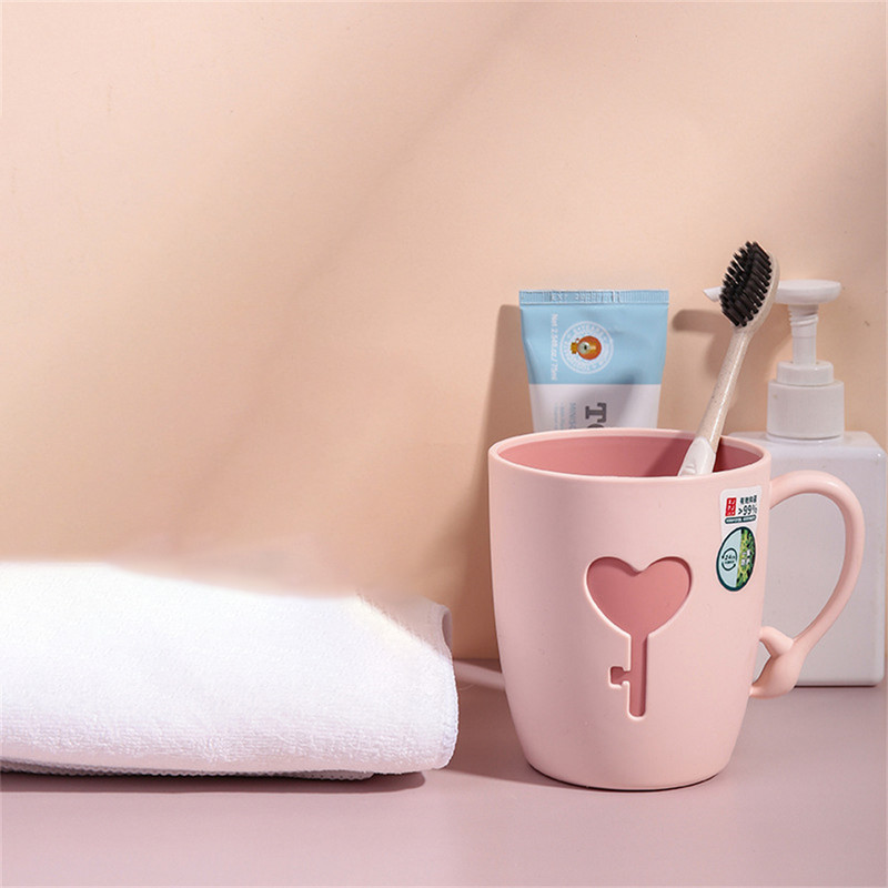 Sobib huultele Kaasaskantav plastikust hambaharjatops, mis ei deformeeru kergesti