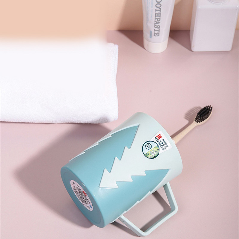 Sobib huultele Kaasaskantav plastikust hambaharjatops, mis ei deformeeru kergesti