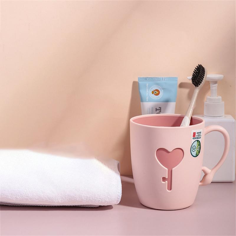 Suuveetops, mis ei deformeeru kergesti kaasaskantav plastikust hambaharjatops Moodne minimalism joogitopsiga hambaharja hoidik, mis sobib huultele