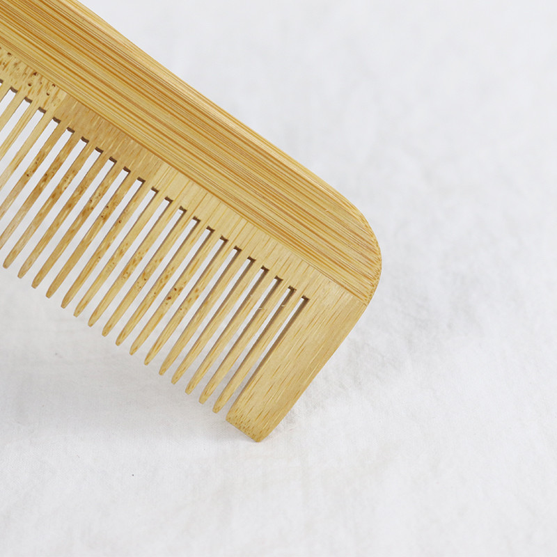Kohandatud logo bambusest puidust reisihotellide kasutamine Eco Fine Dense Dense`i juuksekammiga Antistaatiline juuksehooldusmassaažikamm