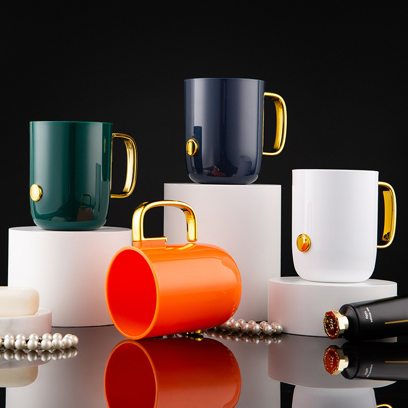 Plastikust hambaharjatops Kaasaskantav pesutass Lihtsas stiilis, kõrgendatud põhjaga reisimiseks kaasaskantav õpilaspaaridele reisivannituba