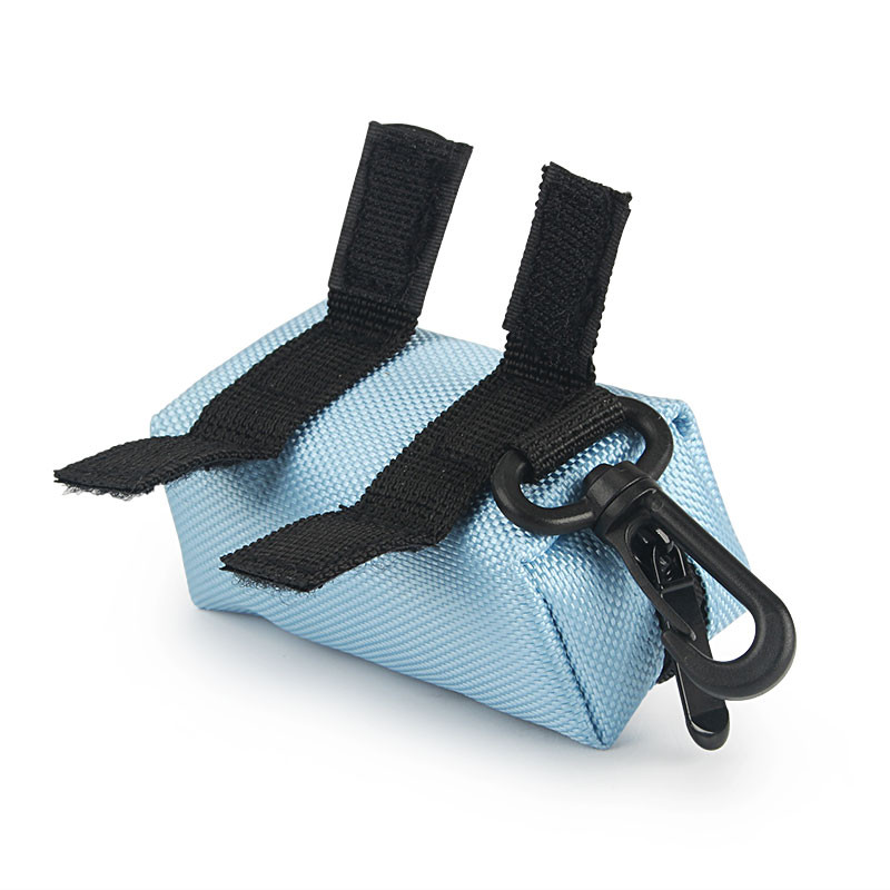 Kisállat szemétzsák adagoló Kutya kaki táska cipzáras hordozható kutyakaki táska tartóval horoggal pórázhoz, sétáláshoz, kutyával való futáshoz