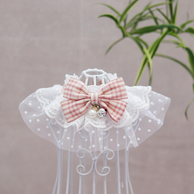 UUS Lemmikkassi pitsist süljerätik kellukesega Pehme hingav pleediga trükkimine Pudipõlled Lemmikkostüümide tarvikud