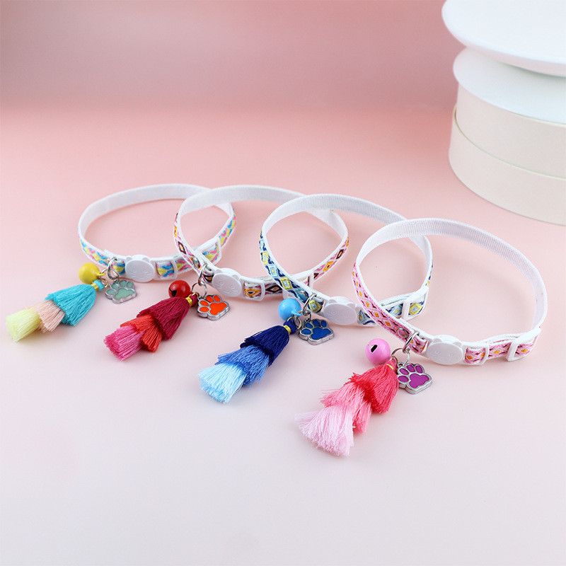 Lemmikloomatarbed Kutsikas Kiisu kaelarihm Bell Ripats Värviline Tutt Teemant Dekoratiivne Lemmiklooma kaelarihm Glow Proof Loss Kaelakee