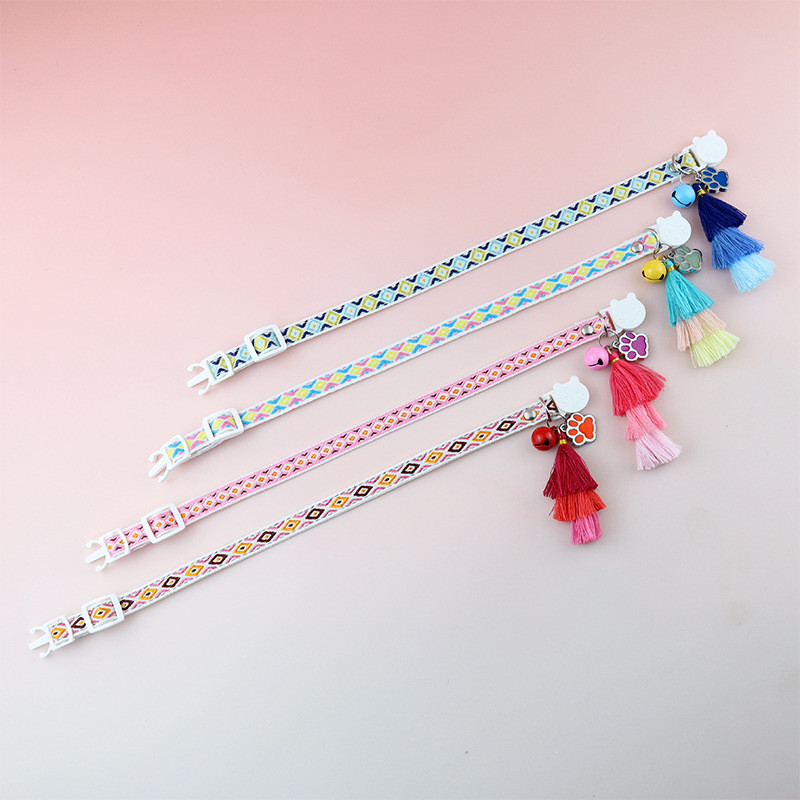 Lemmikloomatarbed Kutsikas Kiisu kaelarihm Bell Ripats Värviline Tutt Teemant Dekoratiivne Lemmiklooma kaelarihm Glow Proof Loss Kaelakee