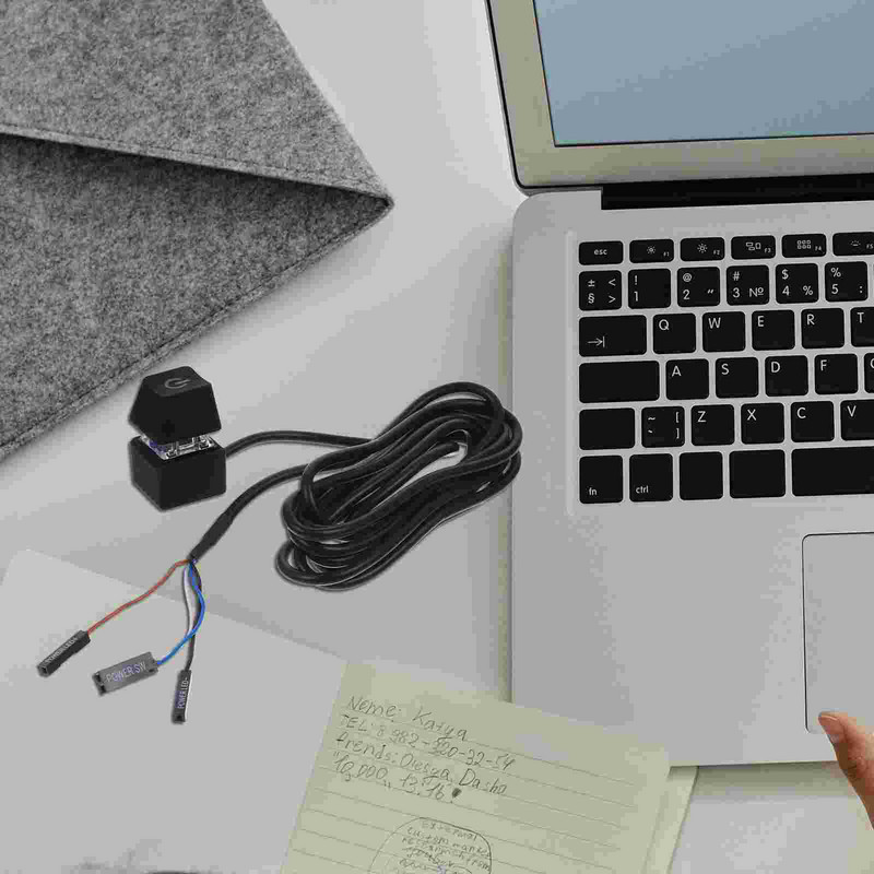 Kompiuterio maitinimo šaltiniai Kompiuterio išorinis jungiklis Maitinimo šaltinio valdymo adapteris Kabelis Stalinio kompiuterio dėklas Pagrindinė plokštė