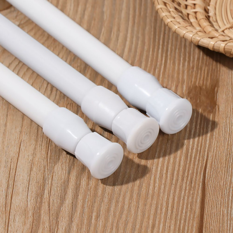 1 vnt. reguliuojamas daugiafunkcis spyruoklinis ištraukiamas teleskopinis tinklinio įtempimo užuolaidų bėgelis, skirtas dušo užuolaidų spintai