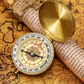 Mini pārnēsājams vara navigācijas kompass āra ūdensnecaurlaidīgs apgaismojums retro apgriežamie kompasi kempinga pārgājieniem norādes rīks