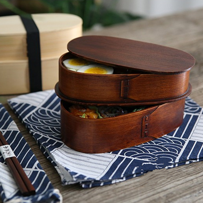 Mediniai japoniško stiliaus pietūs Bento dėžė, dvisluoksniai indai, darbuotojai, studentai, salotos, nešiojami apvalūs indai