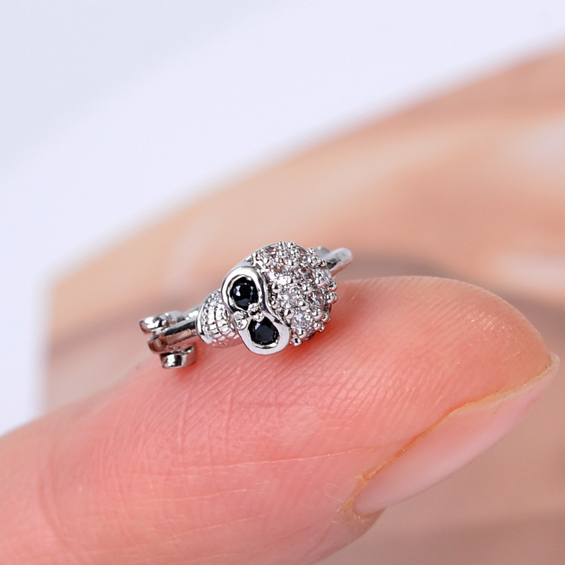 1 vnt. Punk Hiphop Cool Crystal Moon Star Cross Heart Kaukolė Mažas Apvalus Lankelis Auskarų vėrimas Pakabukas Ausys Žavingi papuošalai Didmeninė prekyba