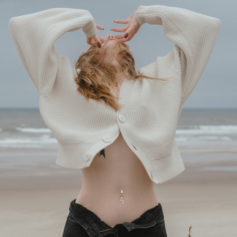 Európai és amerikai divatos rozsdamentes acél szegecses cirkon köldök köröm személyre szabott kígyó alakú tekercses köldökgombos piercing