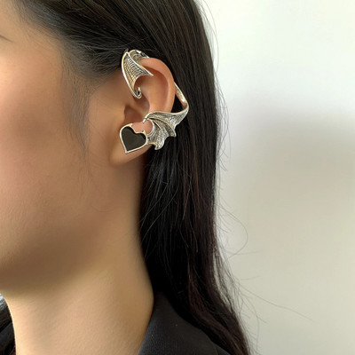 Punk liialdatud kolmemõõtmeline inglitiivad kõrvarõngad kõrvamansett naistele Retro draakon augustamata kõrvarõngad klambrid peoehted