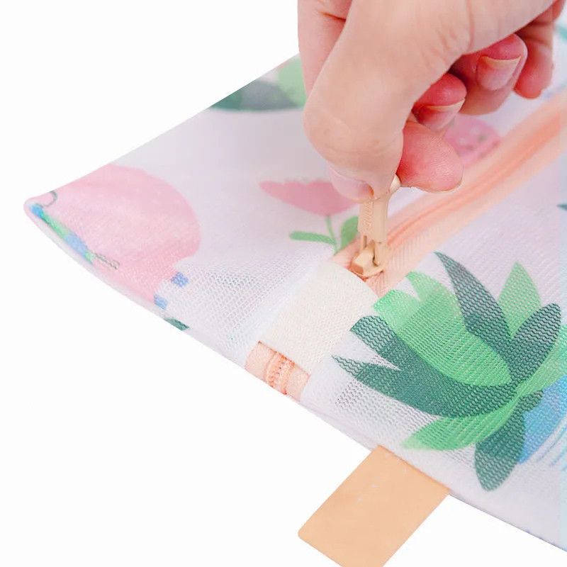 1 Η/Υ Μοτίβο εκτύπωσης κινουμένων σχεδίων για οικιακή τσάντα με δίχτυ πλυντηρίου ρούχων Μεγάλη αναδιπλούμενη τσάντα πλυσίματος με δίχτυ με φερμουάρ Προστατευτική τσάντα με δίχτυ πλυσίματος πλυντηρίου