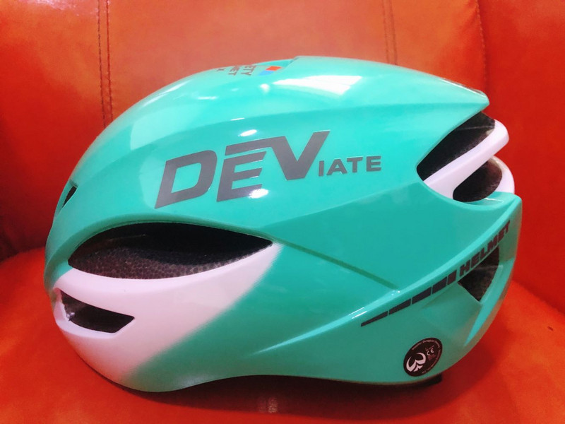 Šosejas riteņbraukšanas ķiveres Sacīkšu āra pieaugušajiem sporta kalnu riteņbraukšanas ķiveres sievietēm un vīriešiem 58-61 regulējamas jāšanas cepures