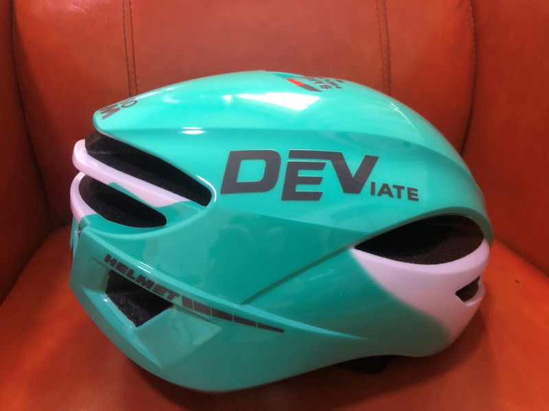 Šosejas riteņbraukšanas ķiveres Sacīkšu āra pieaugušajiem sporta kalnu riteņbraukšanas ķiveres sievietēm un vīriešiem 58-61 regulējamas jāšanas cepures