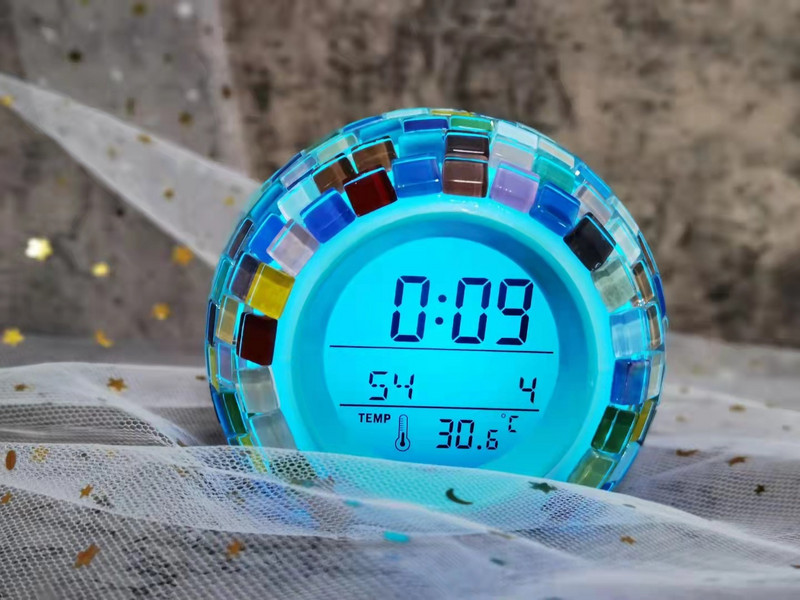 Käsitsi valmistatud isetegemise materjalipakett lastele Vanemate ja laste tegevusi Loomingulised praktilised mänguasjad Marseille värvikas äratuskell