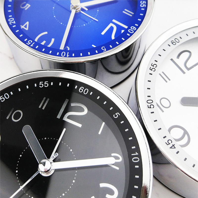 4 hüvelykes egyszerű fém ébresztőóra Kreatív asztali dekorációs óra Csendes kvarcóra Diák Ébresztőóra Éjjeli ébresztőóra