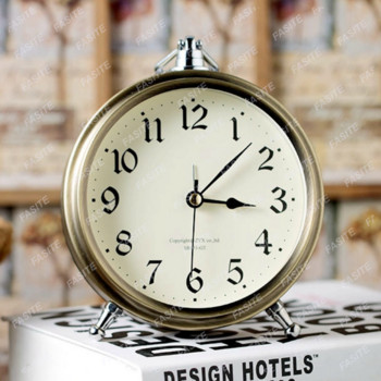 Bronze Metal Ευρωπαϊκό Ξυπνητήρι Δημιουργική διακόσμηση επιφάνειας εργασίας Σίγαση Επιτραπέζιο ρολόι Roman Word Επιτραπέζιο ρετρό μικρό ρολόι