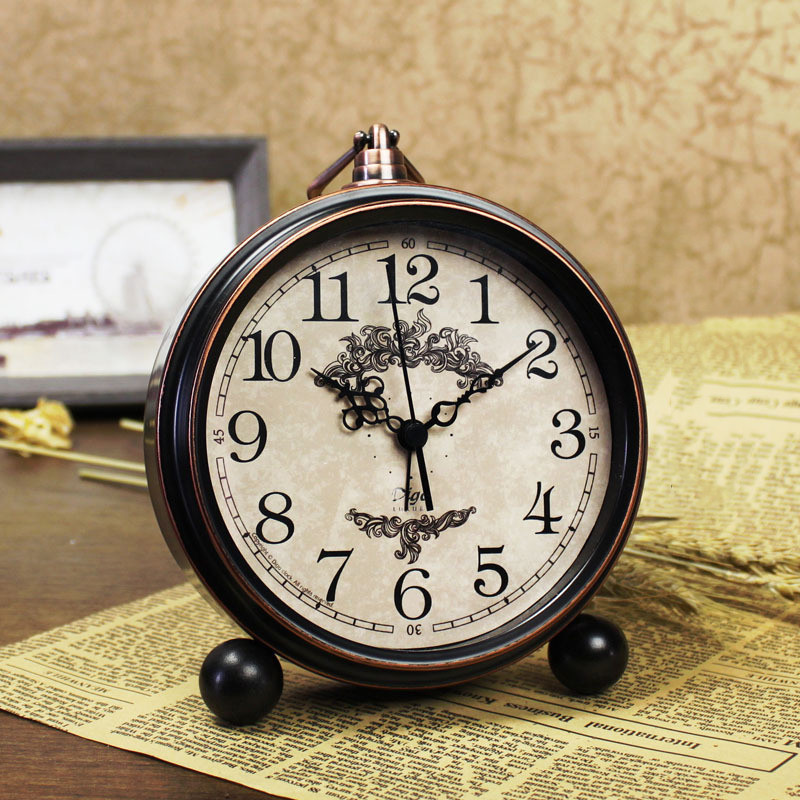 Kreatív elektronikus retro óra Új, igényes hálószobai kis ébresztőóra Otthon Nappali dekoráció Díszek Akasztható óra