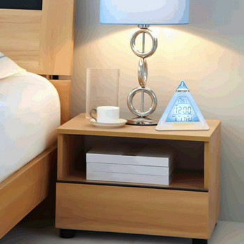 1 бр. Цифров будилник с триъгълна форма 7 цвята LED дисплей за седмицата на температурата Цифров будилник Автомобилен офис Декор за дома и спалнята