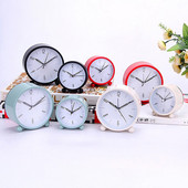 Ξυπνητήρι Αθόρυβο επιτραπέζιο ρολόι δίπλα στο κρεβάτι Μόδα Μοντέρνο στρογγυλό μεταλλικό υπνοδωμάτιο Μικρό ρολόι για το σπίτι Επιτραπέζιο ساعة الحرمين ساعة المؤ