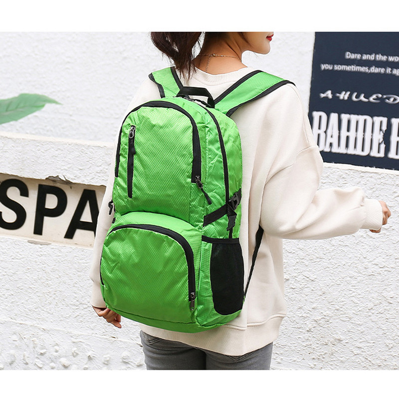 Nailonist kaasaskantav matkaseljakott – pehme tekstuur ja mitu kotikest Vastupidavusajakirjad kokkupandavad