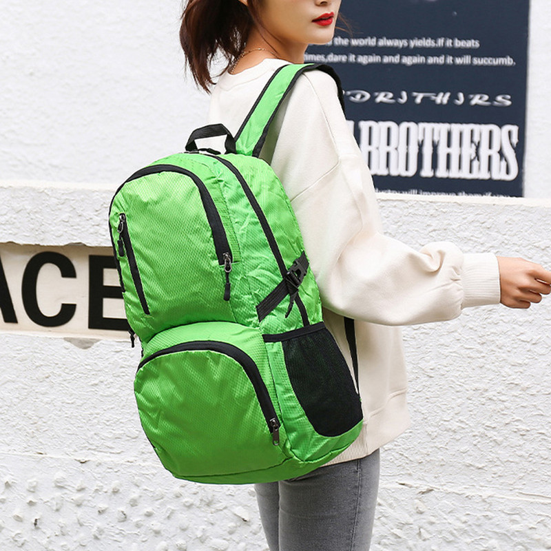 Nailonist kaasaskantav matkaseljakott – pehme tekstuur ja mitu kotikest Vastupidavusajakirjad kokkupandavad