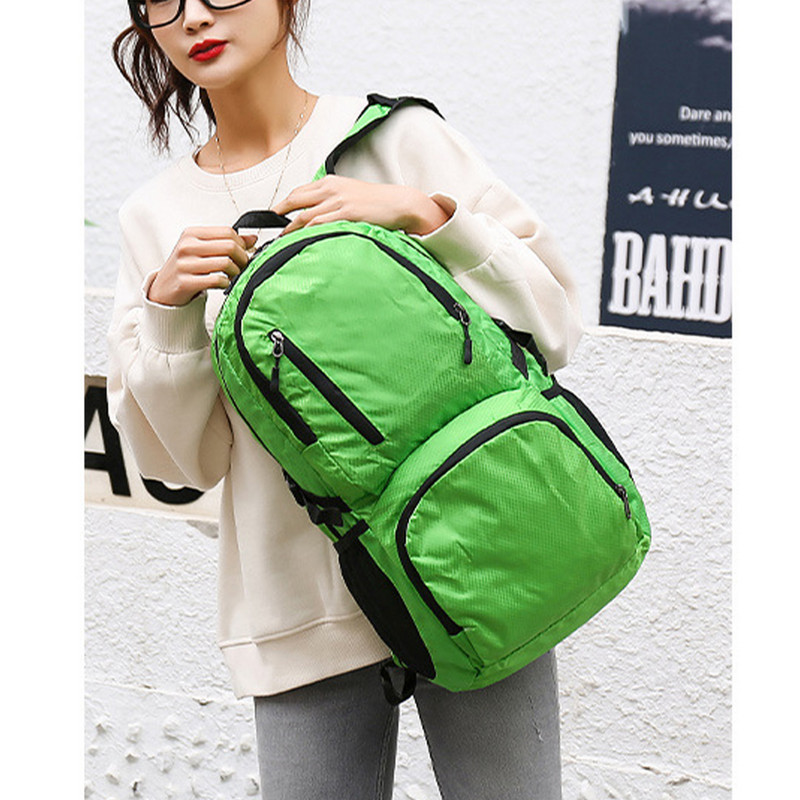 Nailonist kaasaskantav matkaseljakott – pehme tekstuur ja mitu kotikest Vastupidavusajakirjad kokkupandavad