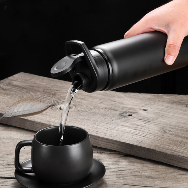 700 ml-es rozsdamentes acél kerékpáros vizes palack hordozható vákuum lombik vízforraló BPA mentes kültéri sport vizes pohár kerékpár vizes palack