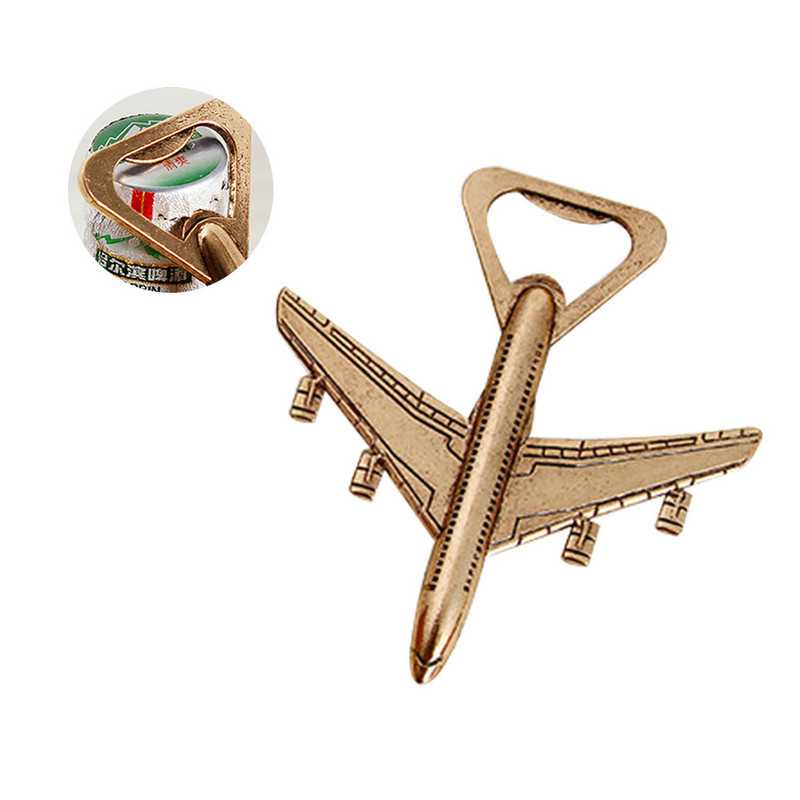 Pokkerikaardi õlleavaja pudeli kokteili avamisvarustus. Imeliku kujuga õlleavaja kassi peopesa lennuki mootorratta riistvara tarvikud