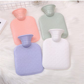 Επαναχρησιμοποιήσιμη μεγάλη τσάντα ζεστού νερού 2 λίτρων Φορητά παχύρρευστα λαστιχένια μπουκάλια ζεστού νερού Θερμότερη τσάντα θεραπείας για την ανακούφιση του πόνου