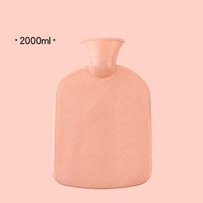 Επαναχρησιμοποιήσιμη μεγάλη τσάντα ζεστού νερού 2 λίτρων Φορητά παχύρρευστα λαστιχένια μπουκάλια ζεστού νερού Θερμότερη τσάντα θεραπείας για την ανακούφιση του πόνου