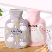 Χαριτωμένο μπουκάλι ζεστού νερού, παραμένει ζεστό τον χειμώνα Φορητό και επαναχρησιμοποιούμενο προστατευτικό βελούδινο κάλυμμα, πλενόμενο και στεγανό