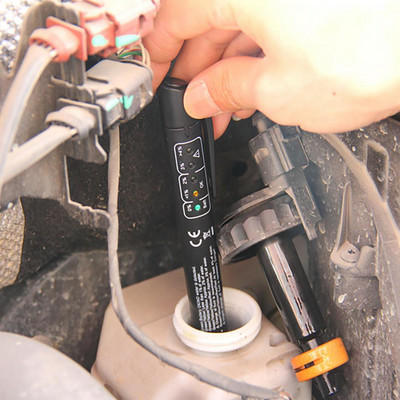 Писалка за тестване на спирачна течност Захранван от батерия Индикатор Светлинна чувствителна сонда Мощно откриване на автомобил Прецизен тестер за спирачна течност