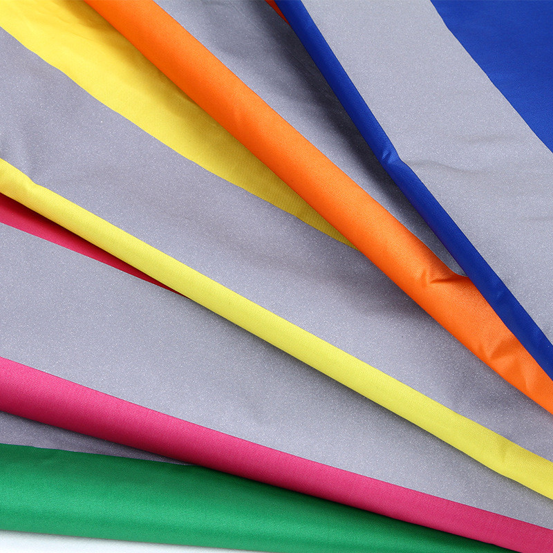 Uus kuuma vihmakate seljakoti jaoks veekindel UV-kaitse öine peegeldav vihmakate Camo Tactical välistingimustes matkamise tolmu vihmakate