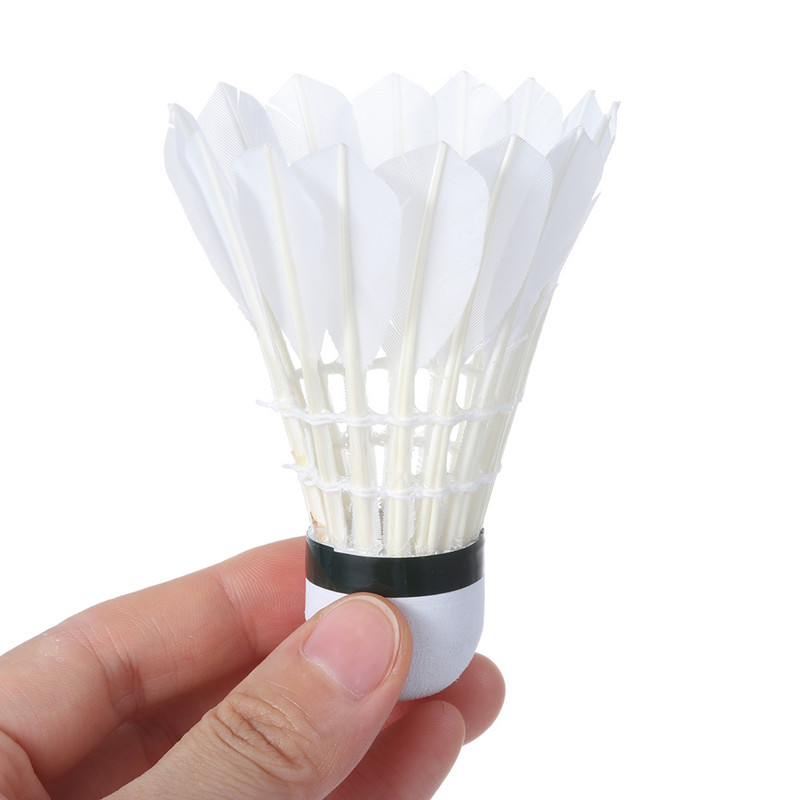 4/6 pakuotės LED apšvietimo badmintonas tamsus naktinis švytėjimas spalvingi žąsies plunksnų badmintono kamuoliukai, skirti sportui lauke ir viduje