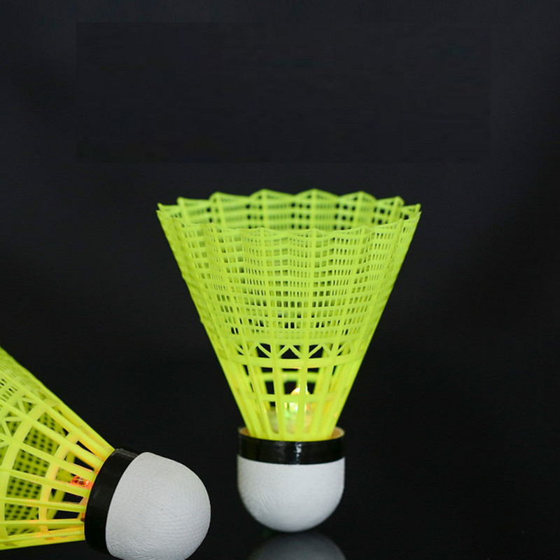 4 db/Box Led puha parafa nylon tollaslabda éjszakai játékban