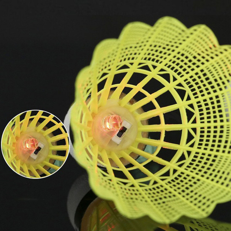 4 db/Box Led puha parafa nylon tollaslabda éjszakai játékban