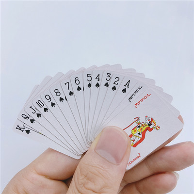 Drăguț MINI Jocuri în miniatură Poker MINI Cărți de joc 40X28mm Miniatură pentru păpuși Accesoriu Decorarea casei Joc de cărți de înaltă calitate