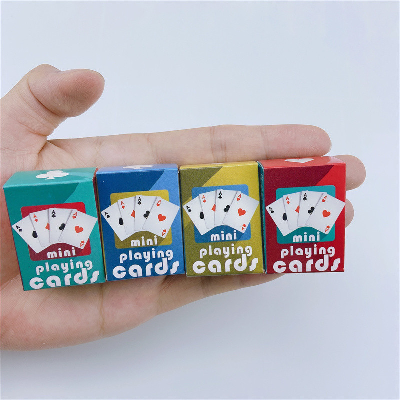 Jaukas MINI miniatūras spēles Pokers MINI spēļu kārtis 40x28mm miniatūras lellēm Piederums Mājas noformējums Augstas kvalitātes kāršu spēle